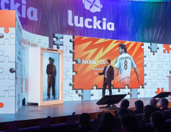 Morientes se transforma en un avatar digital en la Convención de Luckia